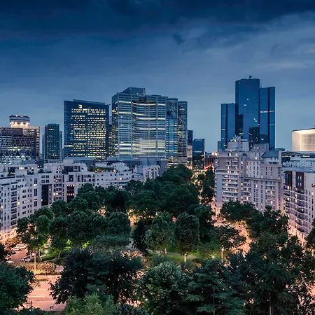 Hotel Mercure Paris La Defense 4*