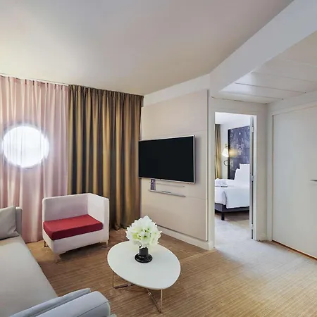 Mercure Paris La Défense Hotel 4*