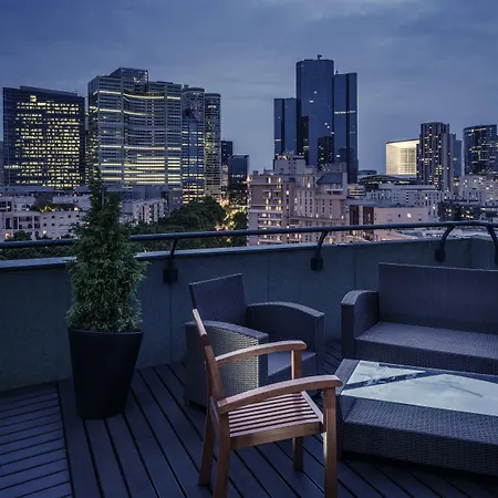 Hotel Mercure Paris La Defense 4*