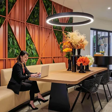 Mercure Paris La Defense Hotel 4*
