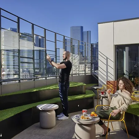 Mercure Paris La Défense 4*