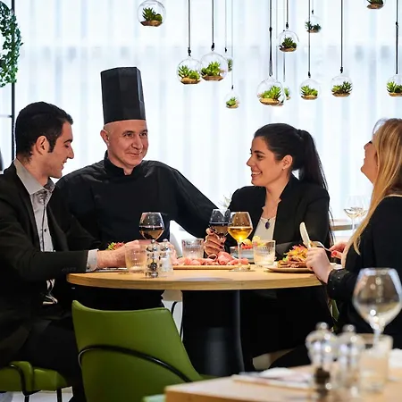 Отель Mercure Paris La Defense Курбевуа