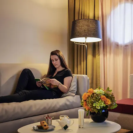 Mercure Paris La Defense Hotel 4*