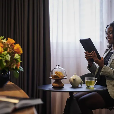 Hotel Mercure Paris La Defense 4*