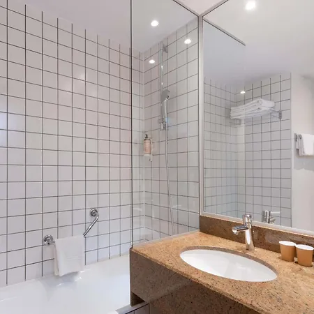 Hotel Mercure Paris La Defense 4*