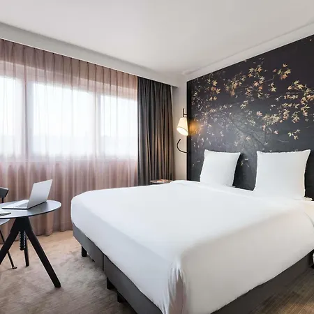 Mercure Paris La Défense 4*