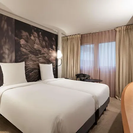 Mercure Paris La Défense 4*