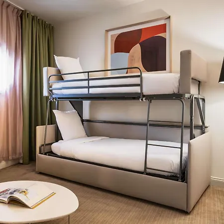 Mercure Paris La Defense Hotel 4*
