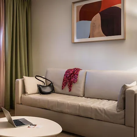 Mercure Paris La Defense 4* קורבוו