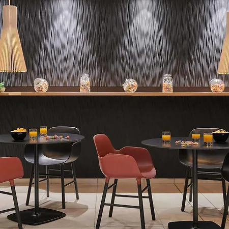 Mercure Paris La Defense 4* Курбевуа