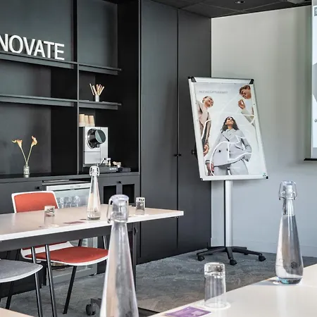 Hotel Mercure Paris La Defense 4*