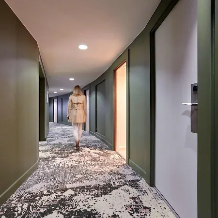 Hotel Mercure Paris La Defense 4*