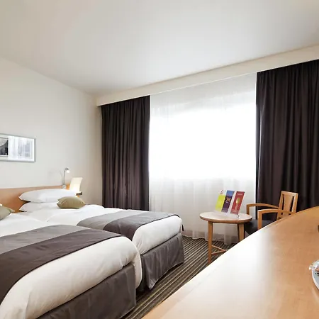 Mercure Paris La Defense 4*
