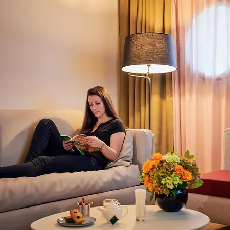 Hotel Mercure Paris La Defense 4*
