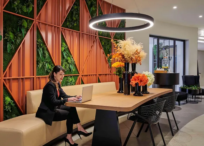 Mercure Paris La Défense Hotel 4*