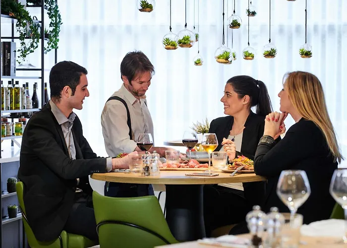 Mercure Paris La Défense Hotel 4*