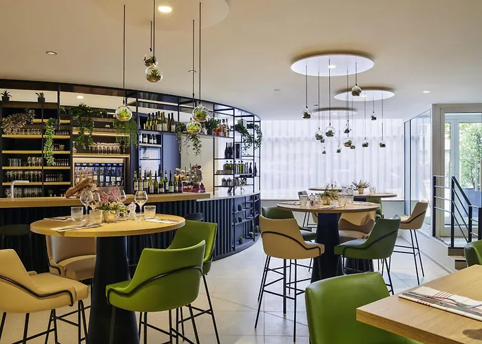 Mercure Paris La Défense Hotel 4*