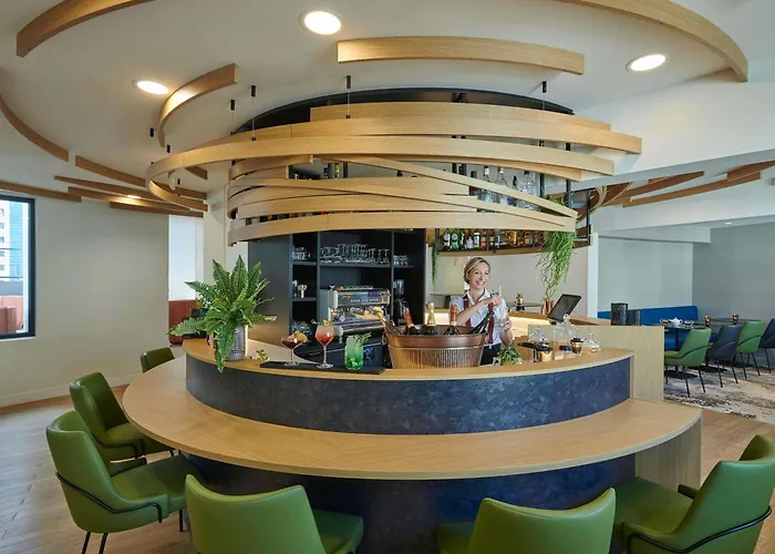 Hotel Mercure Paris La Defense 4*
