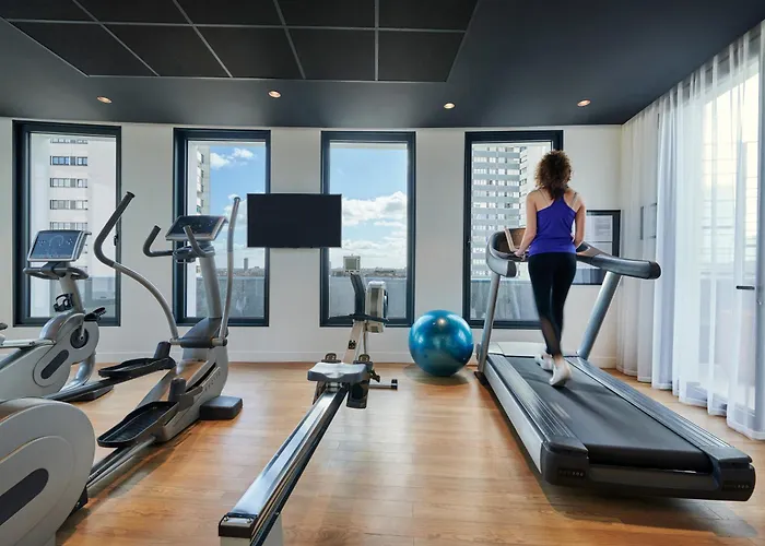 Hotel Mercure Paris La Defense 4*
